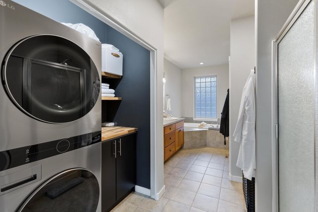 1281 Highland View Loop, Redmond, OR 97756