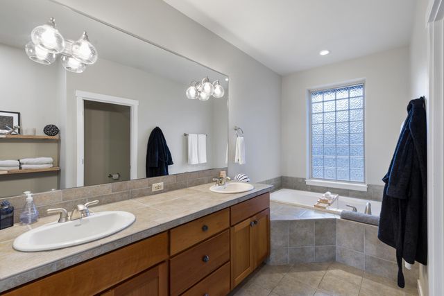 1281 Highland View Loop, Redmond, OR 97756