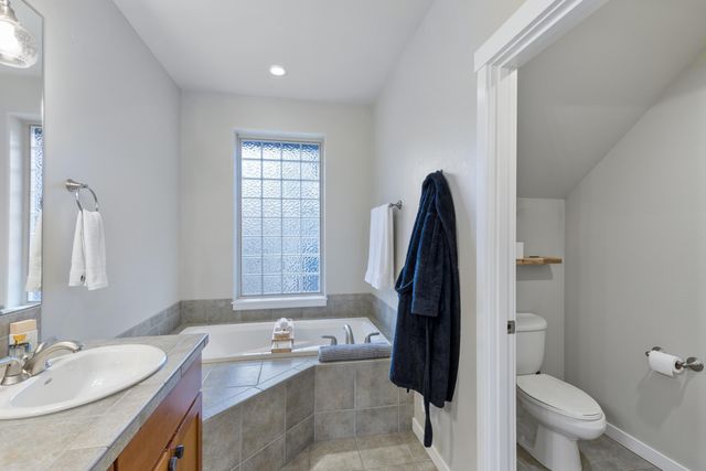 1281 Highland View Loop, Redmond, OR 97756