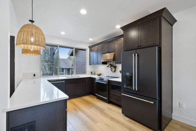 1281 Highland View Loop, Redmond, OR 97756