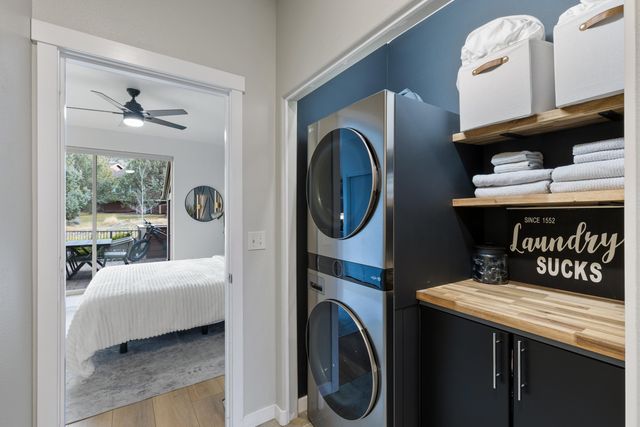 1281 Highland View Loop, Redmond, OR 97756