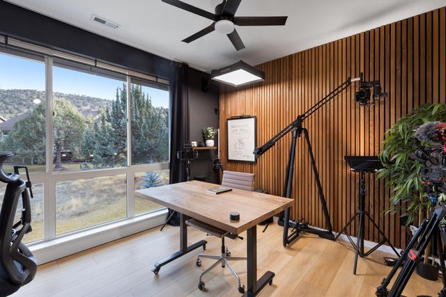 1281 Highland View Loop, Redmond, OR 97756