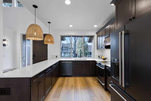 1281 Highland View Loop, Redmond, OR 97756