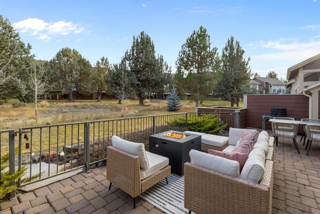 1281 Highland View Loop, Redmond, OR 97756