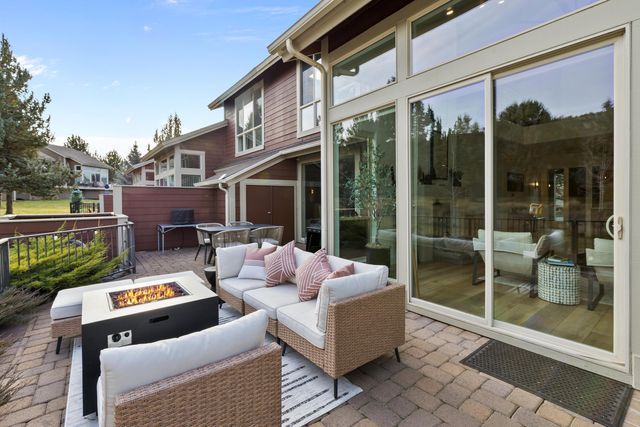 1281 Highland View Loop, Redmond, OR 97756