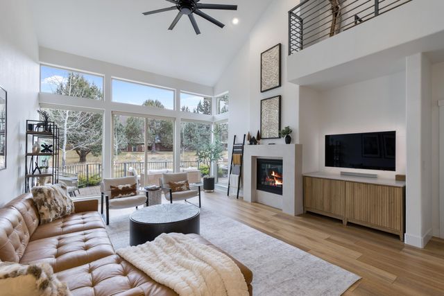 1281 Highland View Loop, Redmond, OR 97756