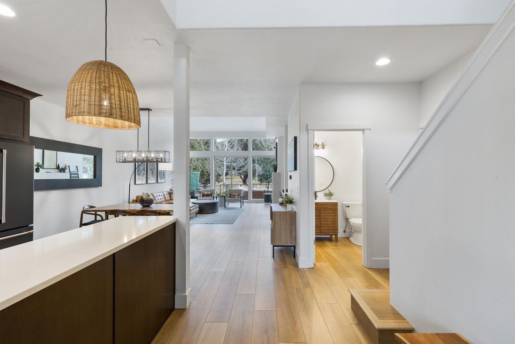 1281 Highland View Loop, Redmond, OR 97756