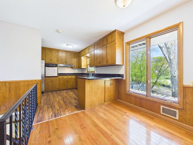 5212 W 70th Street, Edina, MN 55439