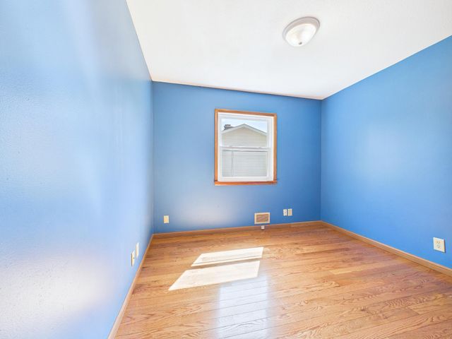 5212 W 70th Street, Edina, MN 55439