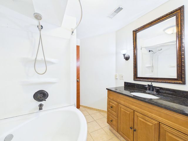 5212 W 70th Street, Edina, MN 55439