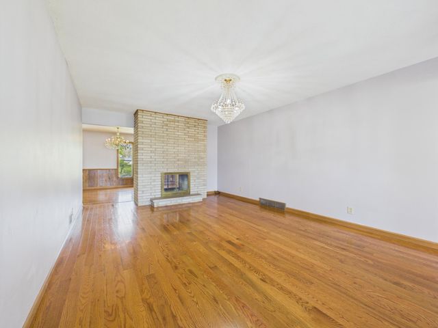 5212 W 70th Street, Edina, MN 55439