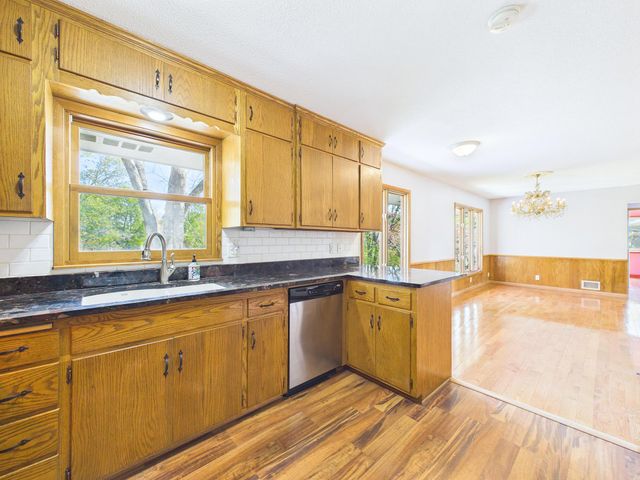 5212 W 70th Street, Edina, MN 55439