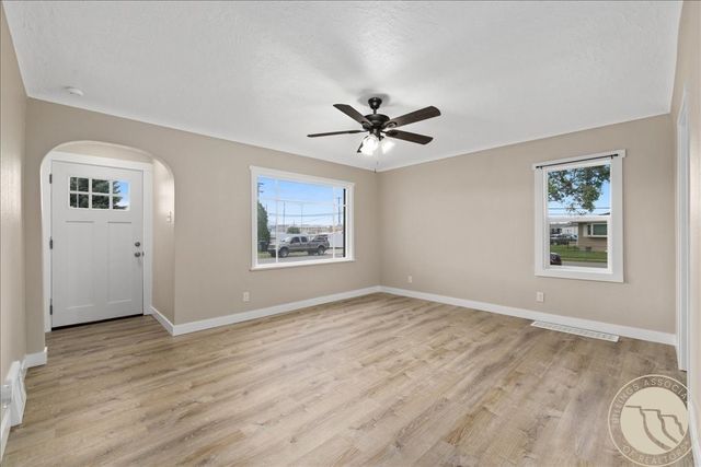 12 Macarthur Avenue, Billings, MT 59101