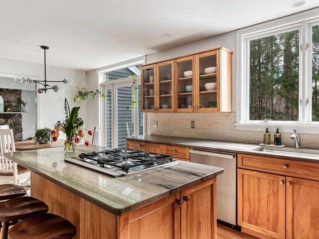 130 Deer Run Drive, Shelburne, VT 05482