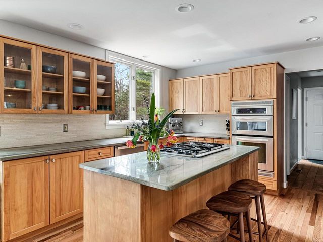 130 Deer Run Drive, Shelburne, VT 05482