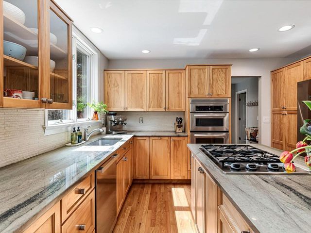 130 Deer Run Drive, Shelburne, VT 05482