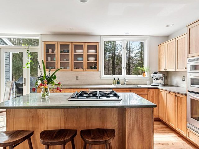 130 Deer Run Drive, Shelburne, VT 05482