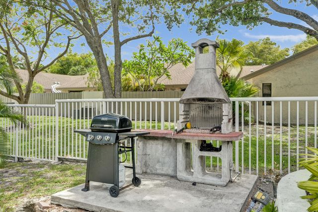 3028 S Oakland Forest Drive 3204, Oakland Park, FL 33309