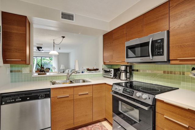 3028 S Oakland Forest Drive 3204, Oakland Park, FL 33309