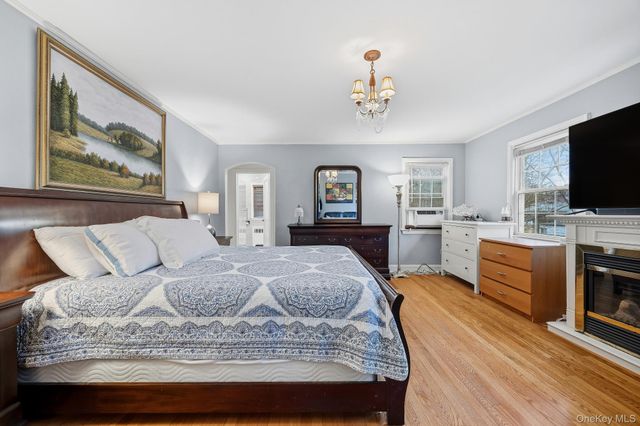 53 Somerset Drive S, Great Neck, NY 11020