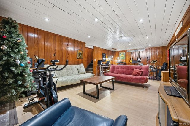 53 Somerset Drive S, Great Neck, NY 11020