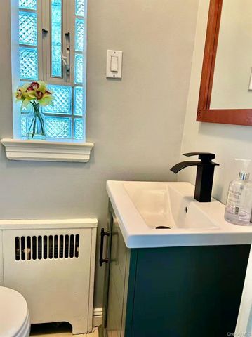 53 Somerset Drive S, Great Neck, NY 11020