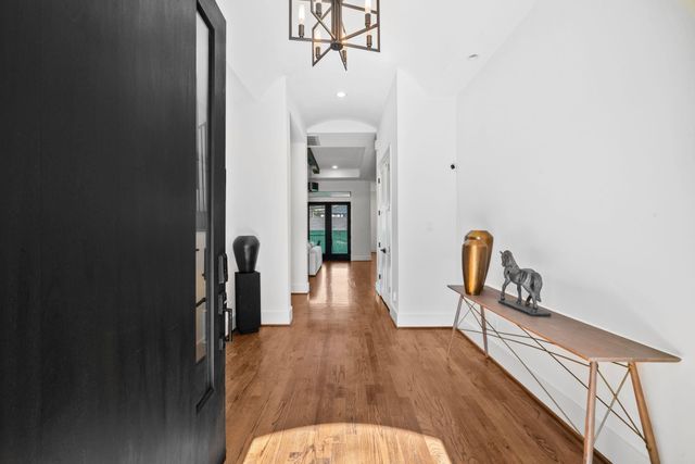 4704 Willow Street, Bellaire, TX 77401