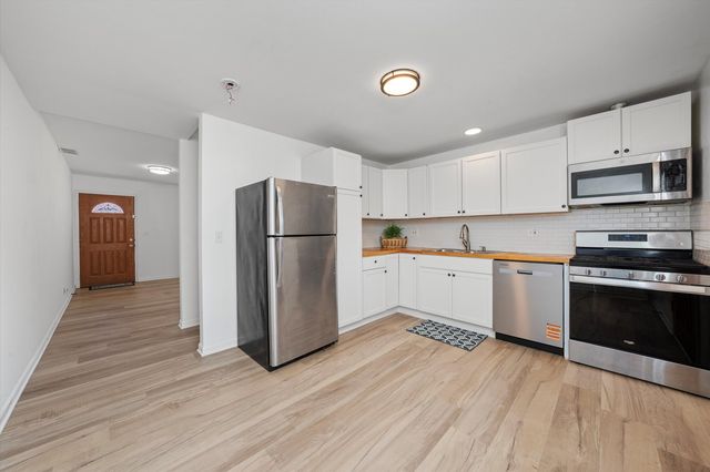 14732 Turner Avenue D, Midlothian, IL 60445