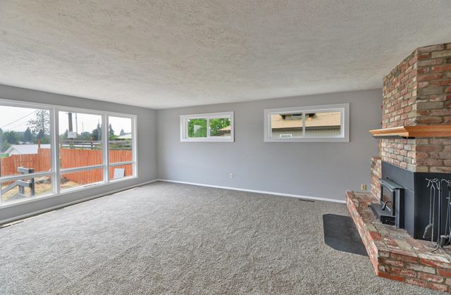 8302 E Maringo Dr, Spokane, WA 99212
