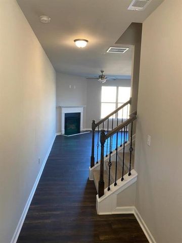 200 Broadleaf Walk 10, Woodstock, GA 30188