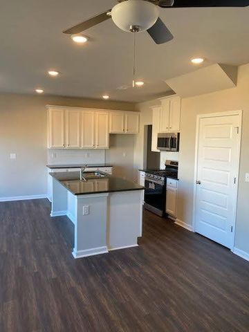 200 Broadleaf Walk 10, Woodstock, GA 30188