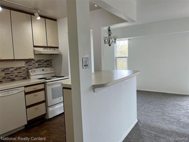 31993 W 12 Mile Road 309, Farmington, MI 48334