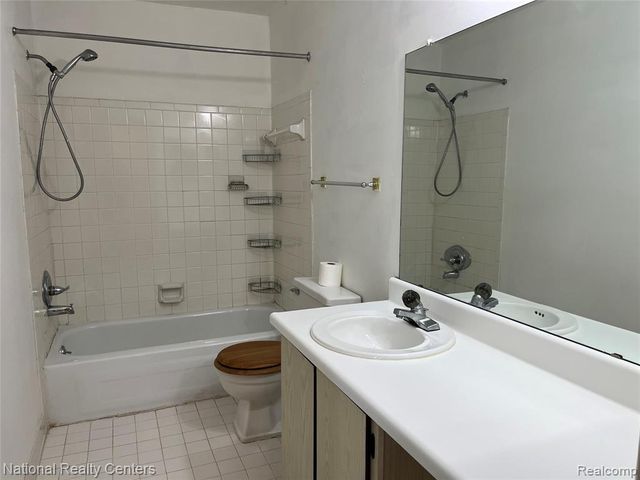 31993 W 12 Mile Road 309, Farmington, MI 48334
