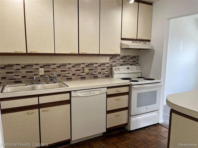 31993 W 12 Mile Road 309, Farmington, MI 48334