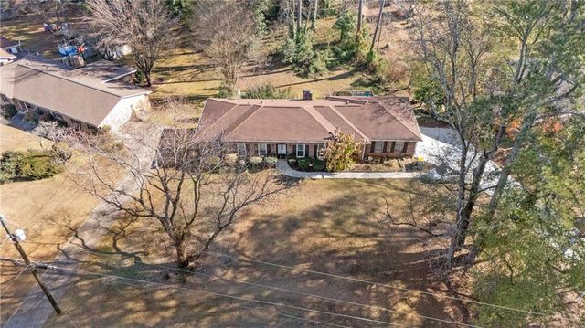 724 Rebecca NW Street, Lilburn, GA 30047