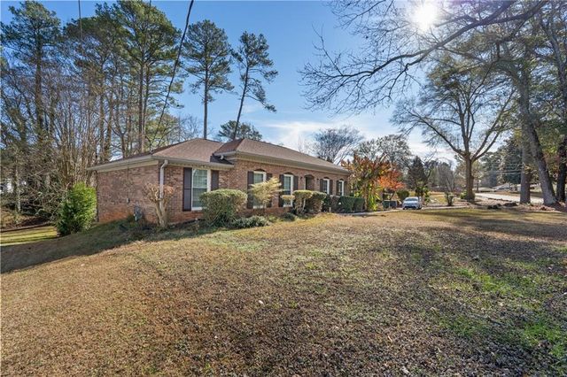 724 Rebecca NW Street, Lilburn, GA 30047