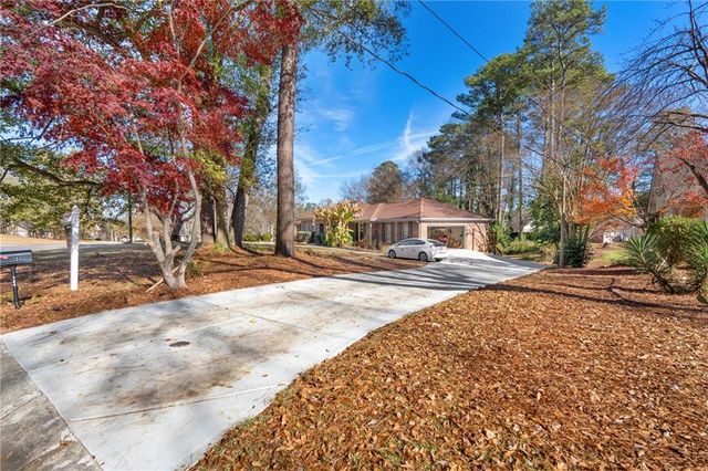 724 Rebecca NW Street, Lilburn, GA 30047