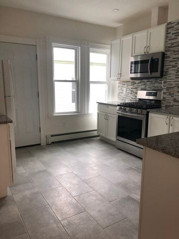 4 Hardwick St 3, Cambridge, MA 02141