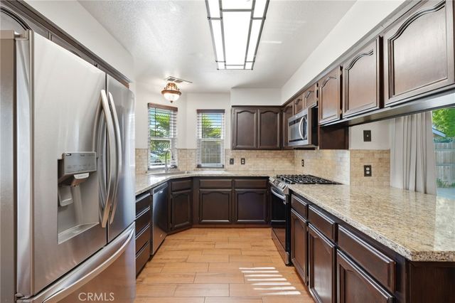 924 Greenwood, Hanford, CA 93230