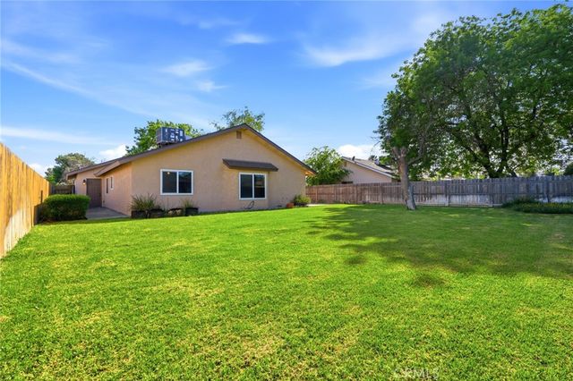 924 Greenwood, Hanford, CA 93230