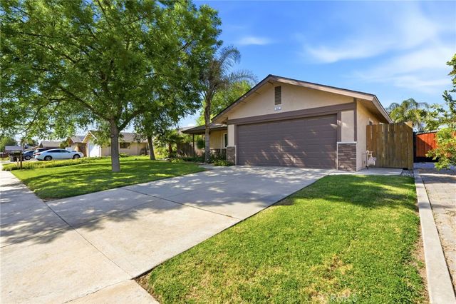 924 Greenwood, Hanford, CA 93230