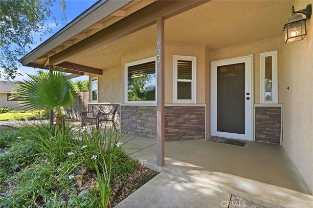 924 Greenwood, Hanford, CA 93230