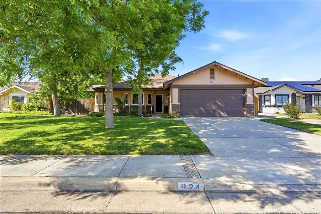 924 Greenwood, Hanford, CA 93230
