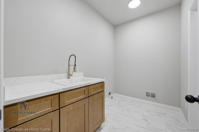 50540 Mistwood Drive, Macomb, MI 48042