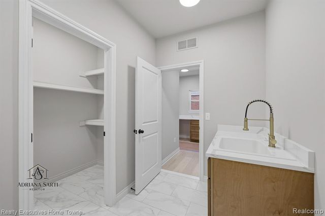50540 Mistwood Drive, Macomb, MI 48042