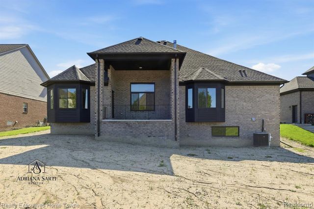 50540 Mistwood Drive, Macomb, MI 48042