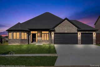 50540 Mistwood Drive, Macomb, MI 48042