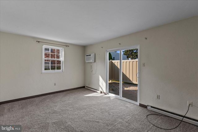 1747 BARON DR, York, PA 17408