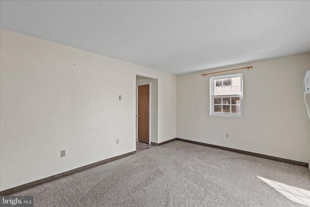 1747 BARON DR, York, PA 17408