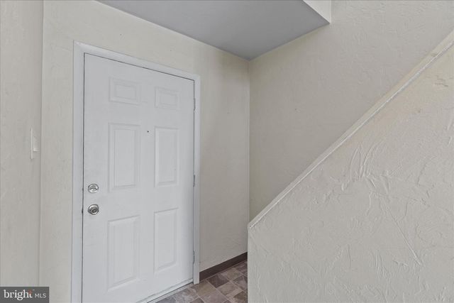 1747 BARON DR, York, PA 17408